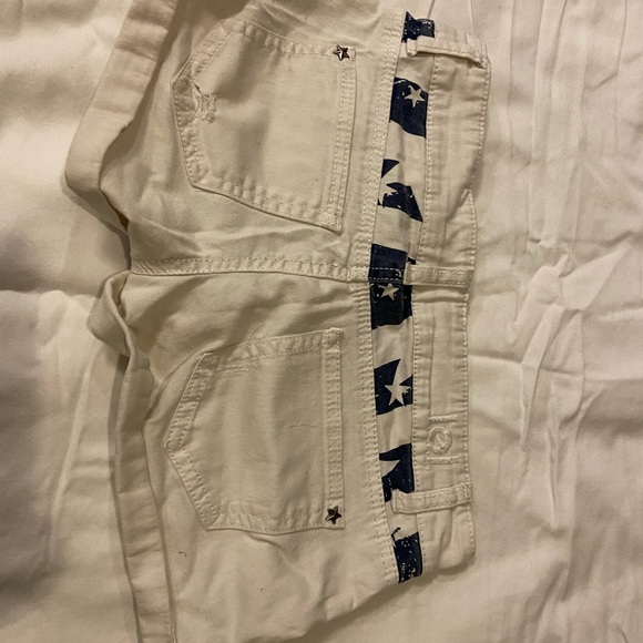 White shorts with blue stripes - Picture 2 of 3